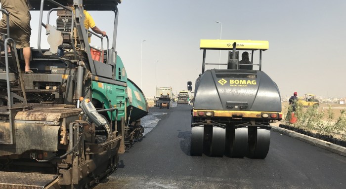 Paving asphalt choosing contractor