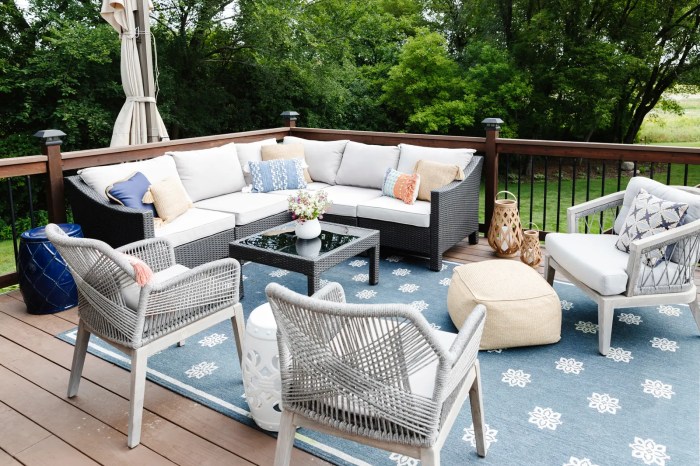 Outdoor furniture & decor